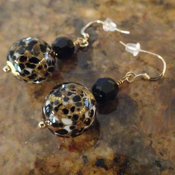 Handmade Murano Cluseau earrings in classic black, white, and gold - Picture 9 of 17